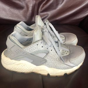 *SOLD* Nike Huarache tennis shoes